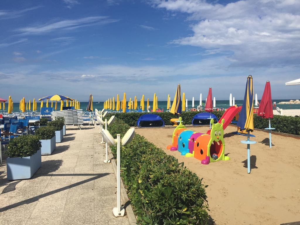 Hotel Marina Fano Esterno foto